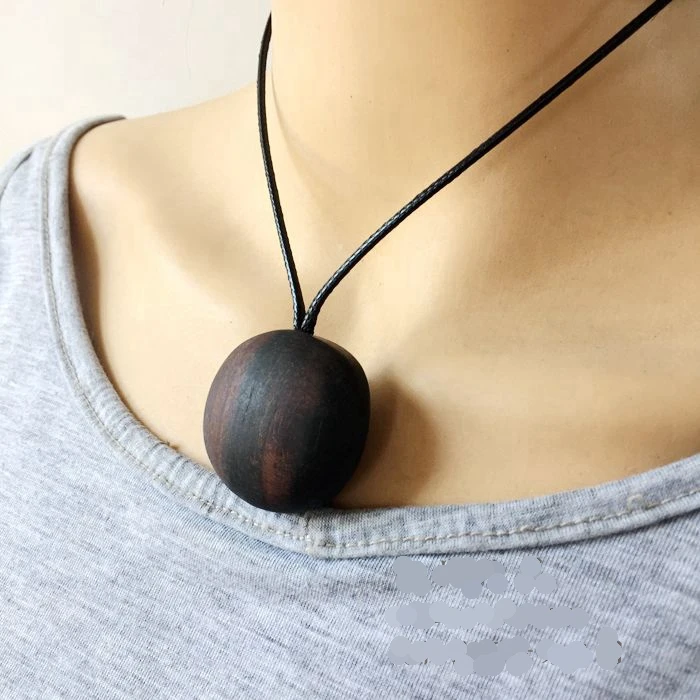 

New Fashion Design Round Sandalwood Ball Pendant Adjusted Necklace
