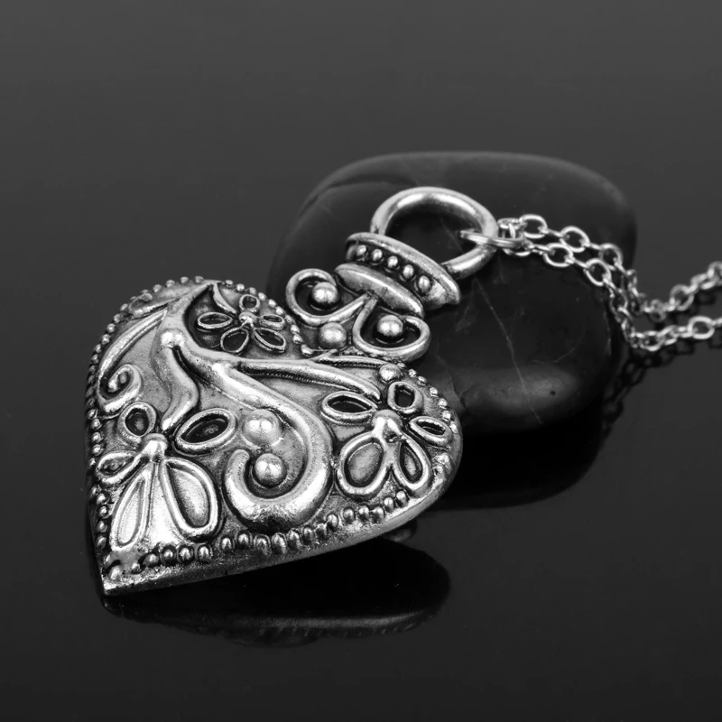 

The Vampire Diary Necklace for Women Vintage Flower Heart Pendant Choker Jewellery Necklaces for Teen Girls