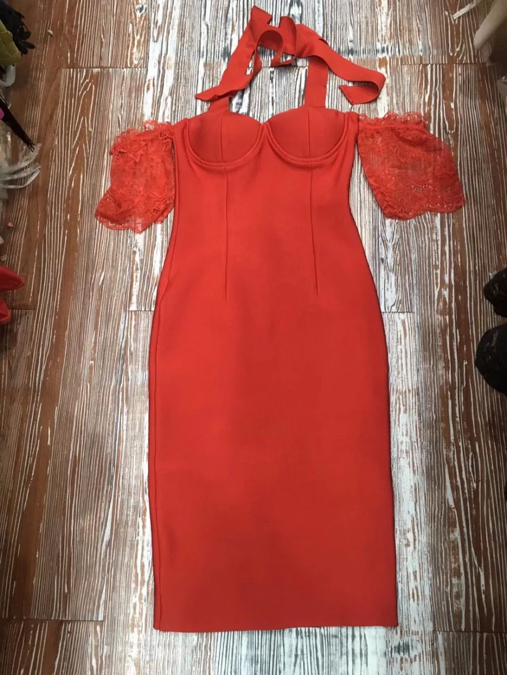 Новинка 2018 года красный черный кружево Холтер с открытыми плечами до середины