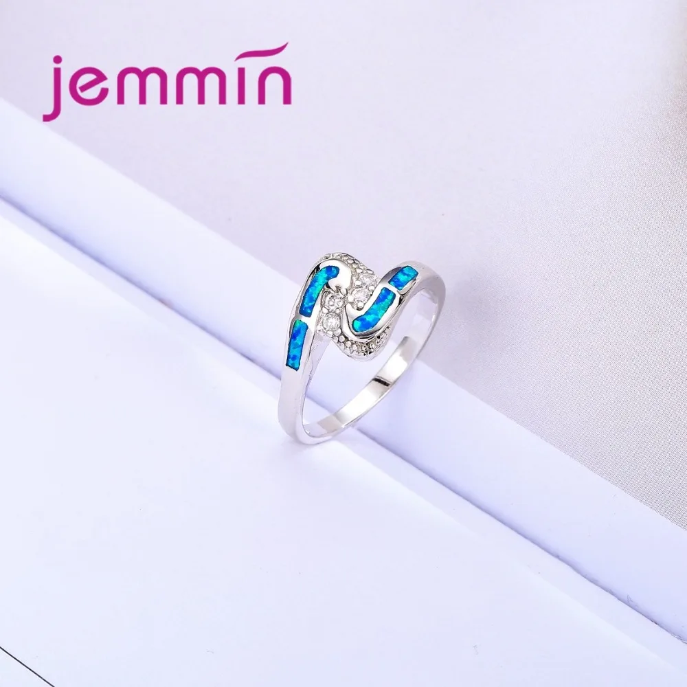 Женское кольцо из серебра 925 пробы с голубым огненным опалом| |