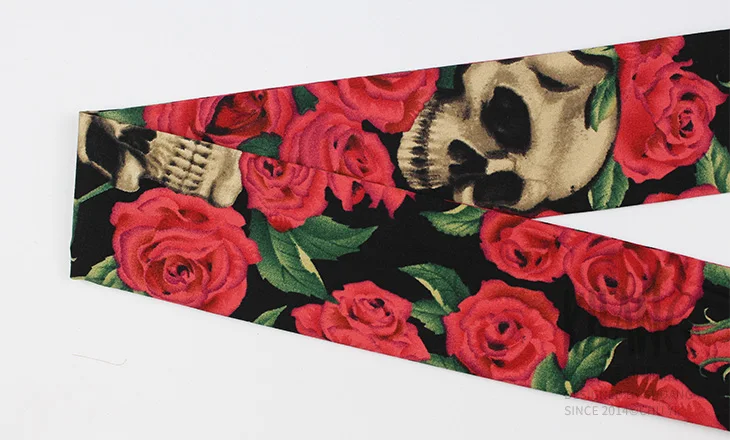 Женская винтажная бандана в стиле 50-х годов с принтом виде черепа и розы |