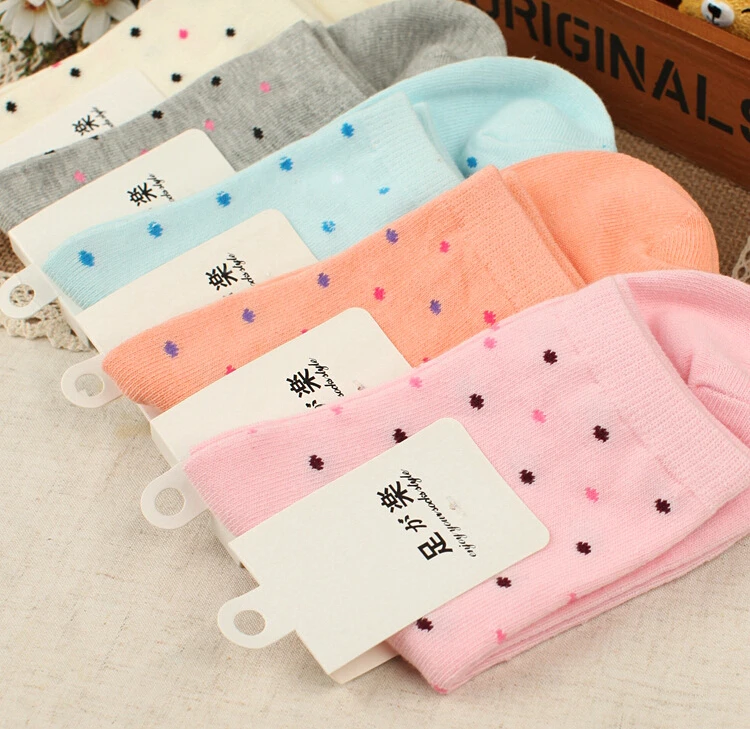 Разноцветные женские хлопковые носки в горошек подходят для четырех сезонов