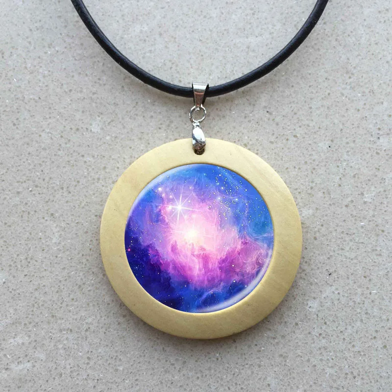 Ювелирное изделие с подвеской в виде туманности из натурального дерева ожерелье