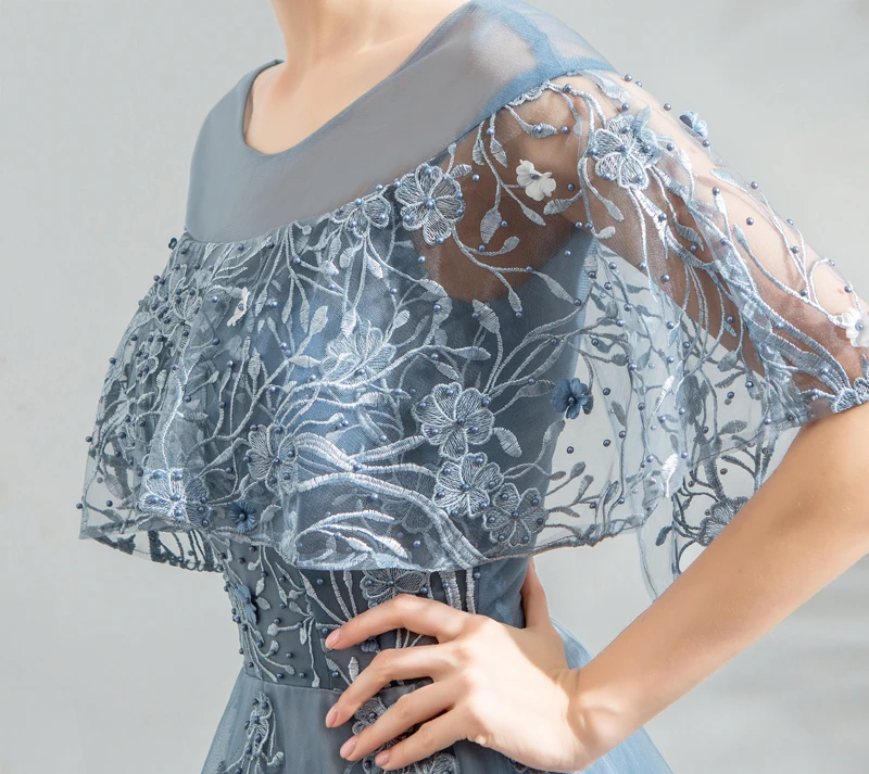 Женское коктейльное платье SSFashion серое синее с кружевной вышивкой коротким