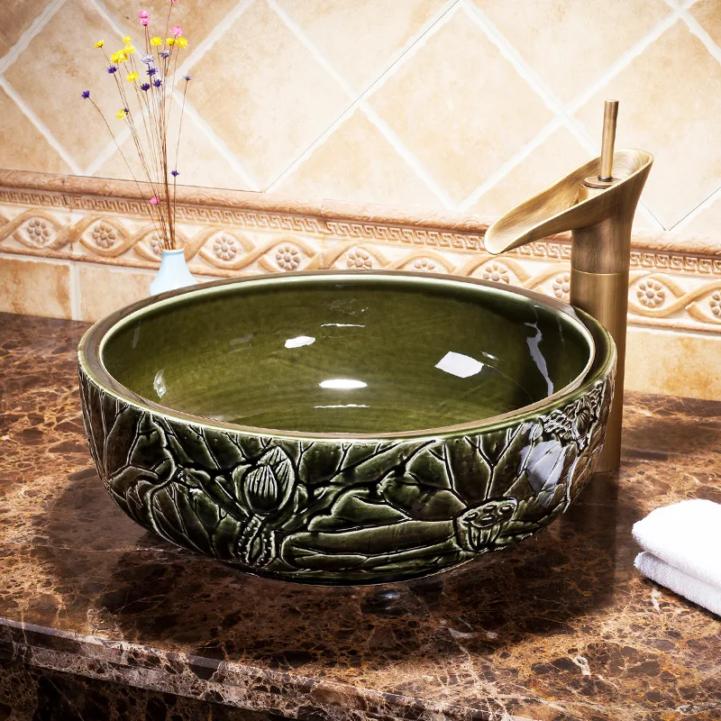 Художественный аксессуар для ванной комнаты в винтажном стиле| |