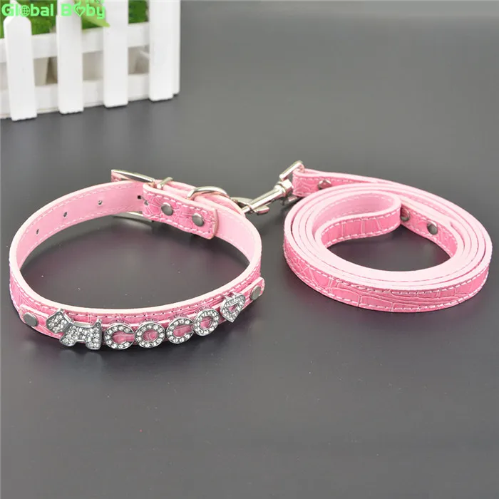 Pink 5 цветов из кожи пу, с рисунком под змеиную кожу 10 мм буковками, которые вы получите совершенно бесплатно и очарование название собака, щенок, домашние животные индивидуальный воротник и соответствует поездку любимого животного безопасной - Цвет: Pink
