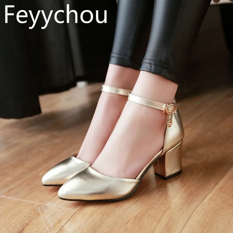 Женские босоножки на высоком каблуке с острым носком толстом пряжкой и ремешком