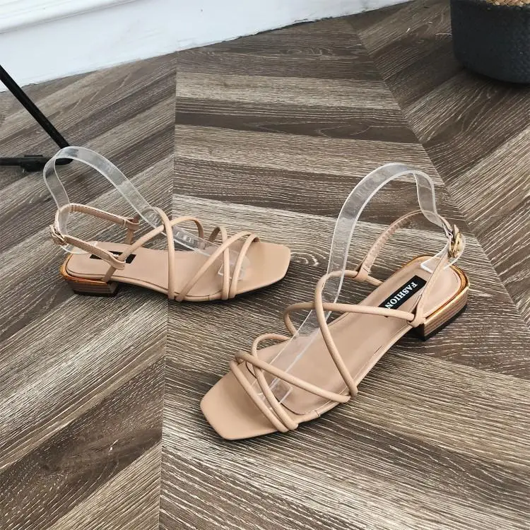 Женские сандалии в римском стиле с узкими ремешками открытый носок не сужающийся