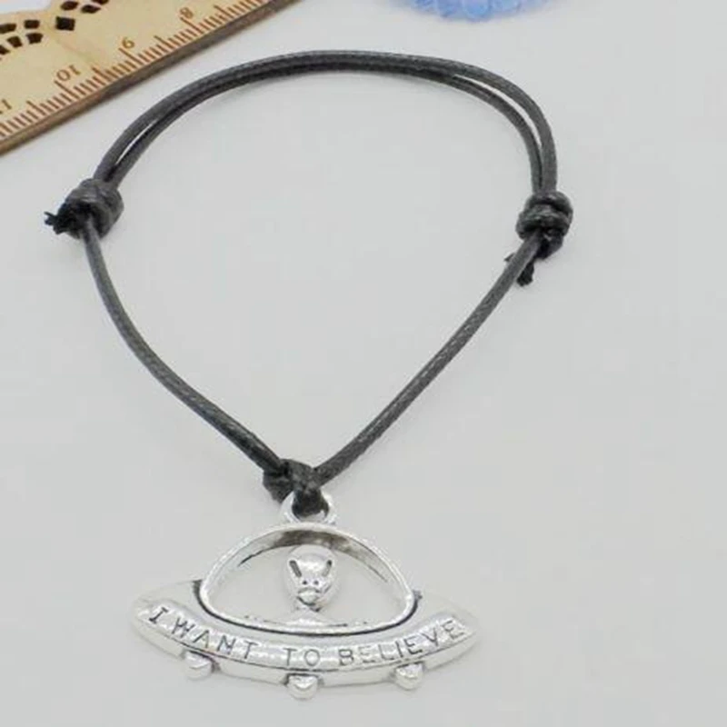 Космический корабль UFO Lucky Charms String Красный воск шнур регулируемый браслет