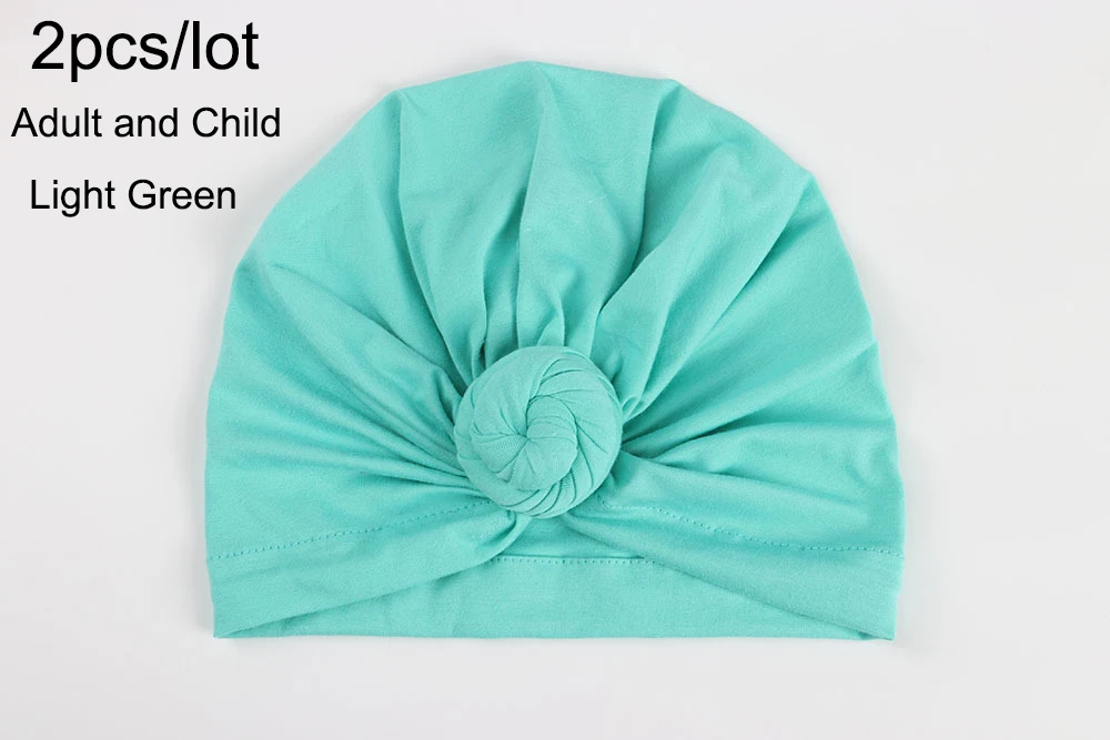 light green Новые детские для маленьких мальчиков и девочек бантом шапочка Кепки Женские аксессуары для волос Симпатичные 2 шт. для взрослых+ Детские шапки 6 цветов одноцветное Кепки - Цвет: light green