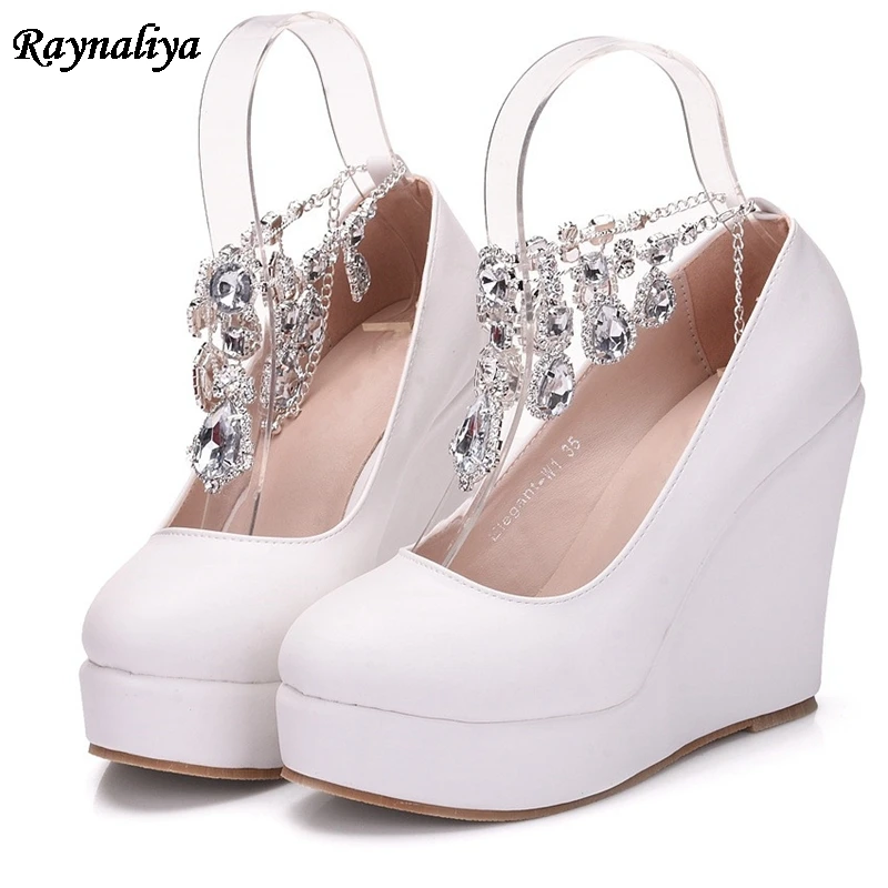 Свадебные туфли с ремешком на щиколотке в национальном стиле Цвет белый ретро