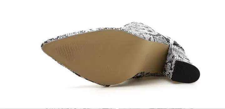 Зимние женские ботинки 2018 на Высоком толстом каблуке со змеиным узором мартинсы