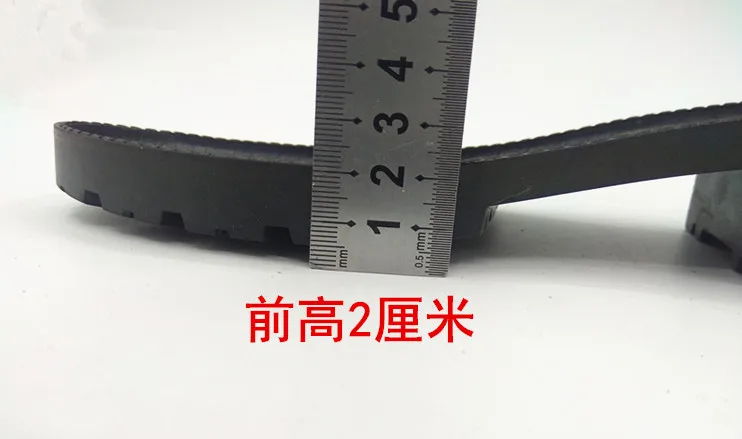 Женские ботинки на резиновой подошве с ремешком и нескользящей подошвой