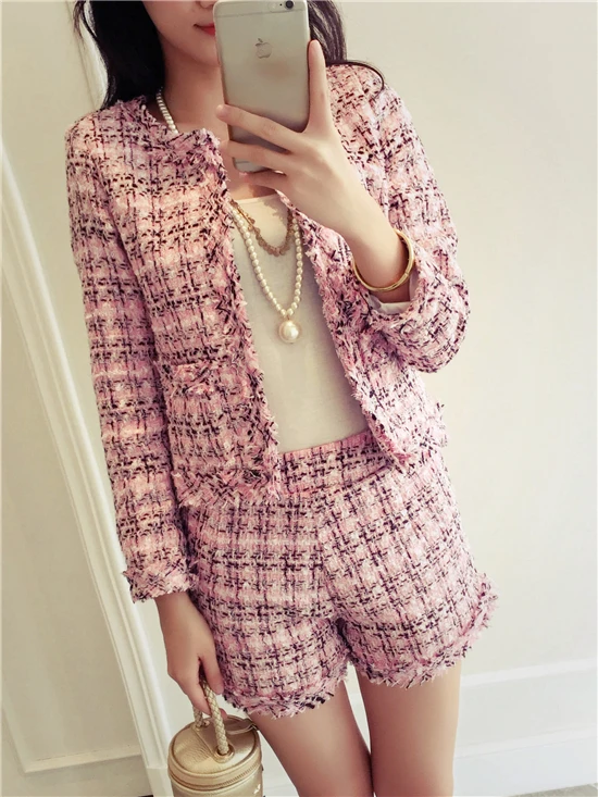 Женский офисный костюм с шортами элегантный облегающий однобортный из двух