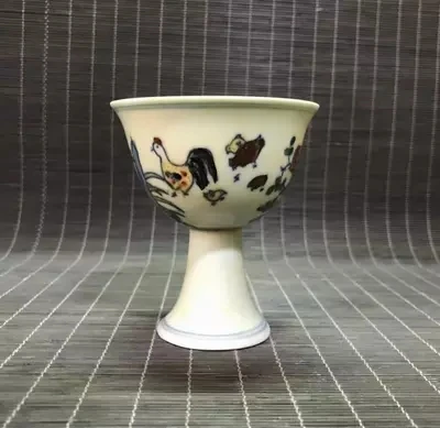 

Старинный фарфоровый узор для лизания петуха в падающий Кубок