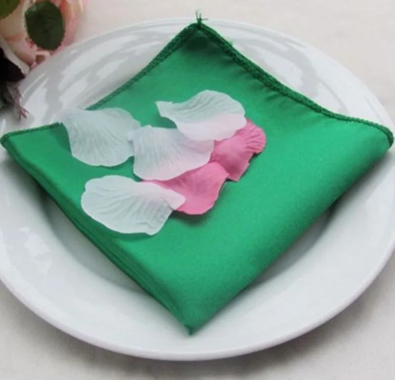 Emerald Green 100 шт 30*30 см атласные салфетки банкетный стол обеденные салфетки платки карманные для дома, вечерние, свадебные украшения стола - Цвет: Emerald Green