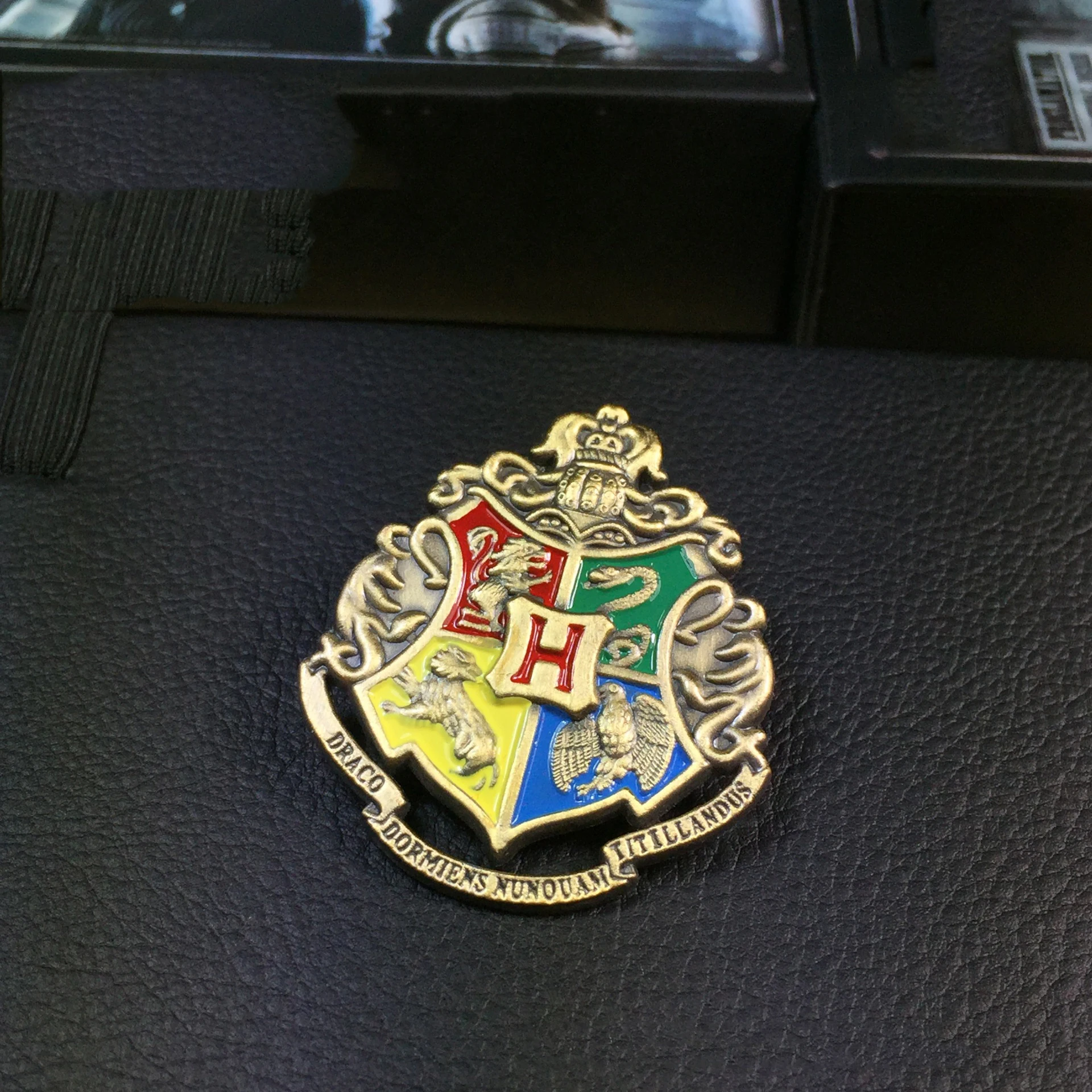 Экшн фигурки игрушки металлический бейджи аксессуары крутая коллекция брелков