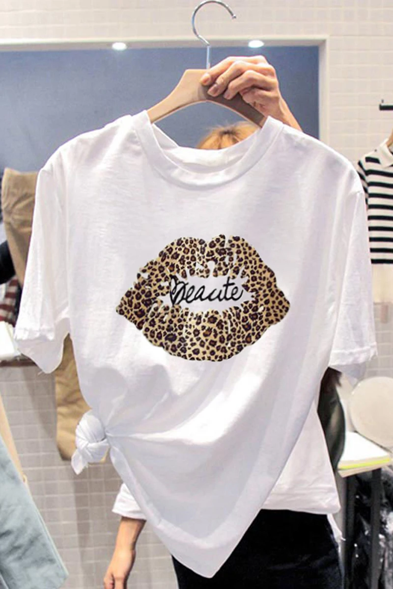 Женские футболки из хлопка с леопардовым принтом губ Корейская Свободная белая