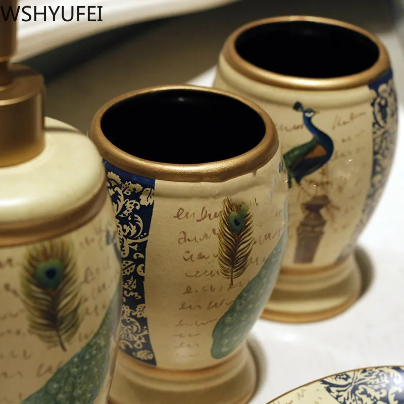 

5pcs\lot American Ceramic Bathroom Washing Set Ceramic Green Peacock Wei Crafts Couples Cups Bathroom Toiletries WSHYUFEI