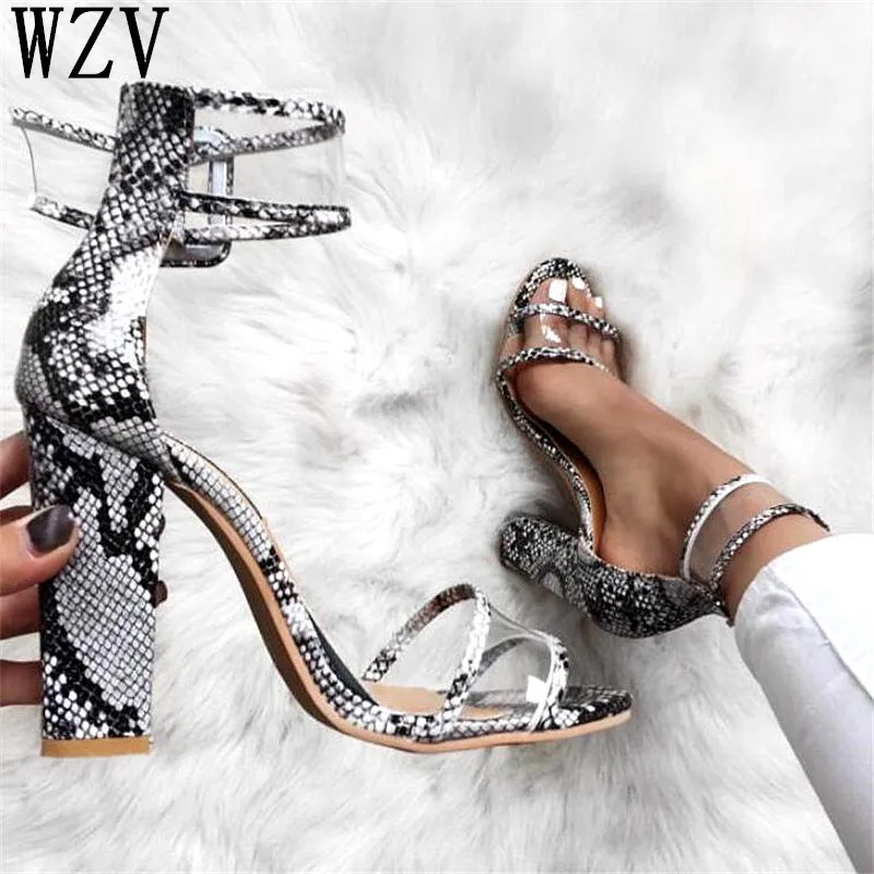 Женские босоножки в стиле знаменитостей простые Стильные пикантные из ПВХ со