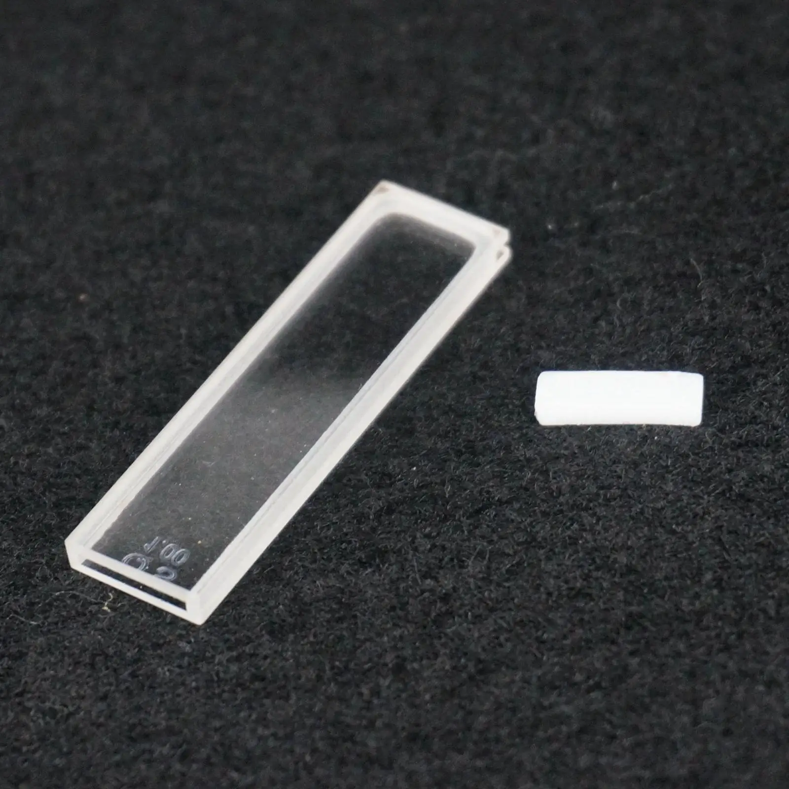 1mm Path Length JGS1 Quartz Cuvette Cell With PTFE Lid For Uv Spectrophotometers