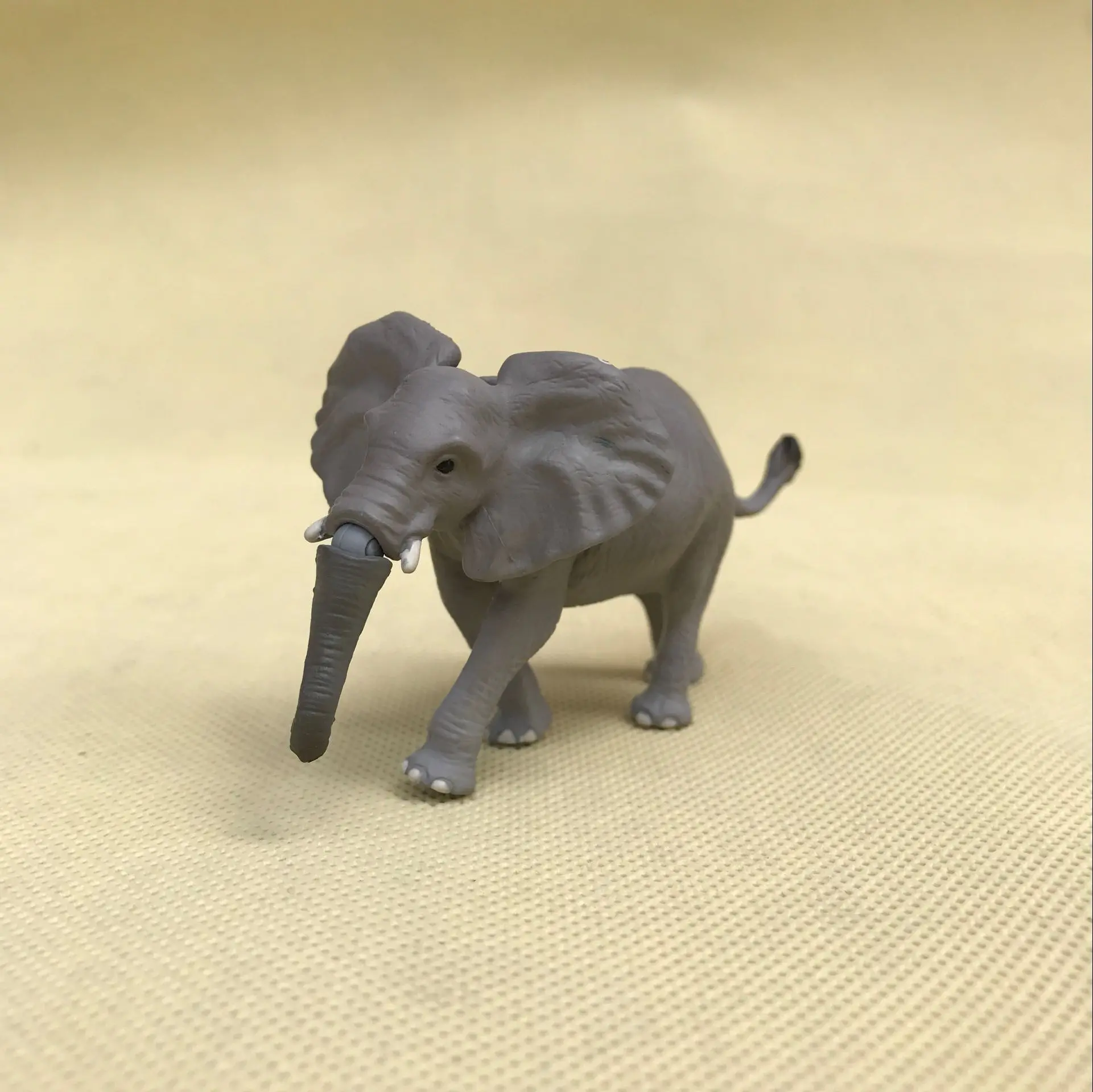 about 5.5 cm high Литье смолы оптом грузовой TomyMore красивый слон тест Pull тигр панда дети познание моделирование животных модель - Цвет: about 5.5 cm high
