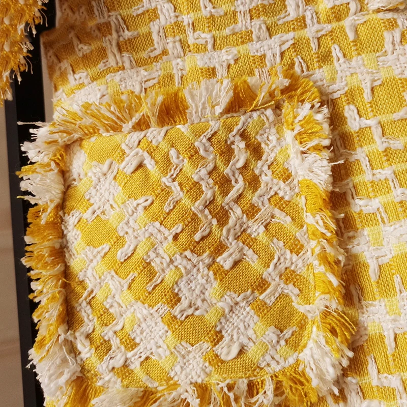 Женское твидовое платье в шотландскую клетку маленькое с кисточками на рукавах