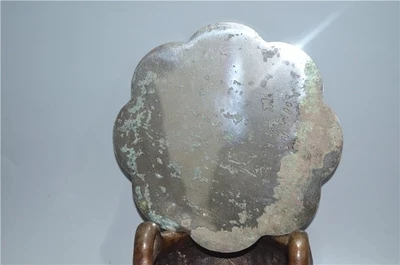 

Ancient black lacquer bronze mirror (pattern)