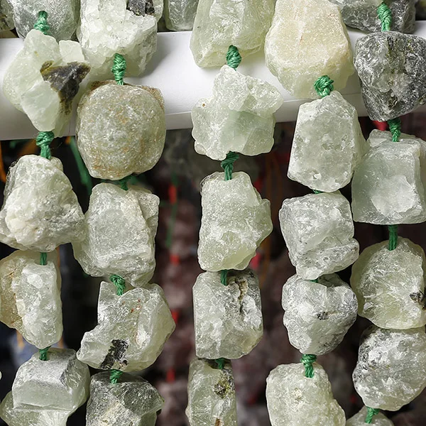 Prehnite Natural Raw Rough Ametyst Citrin e Crystal Quartz 40cm Strand about 15 Beads Chunky Nugget Unpolished Drusy Rock Central Drilled - Цвет: Prehnite