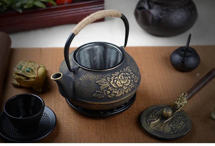 

900ML Cast iron pot uncoated iron teapot southern Japan,Japanese Kung Fu Tools Stainless Steel Strainer Peony Teakettle