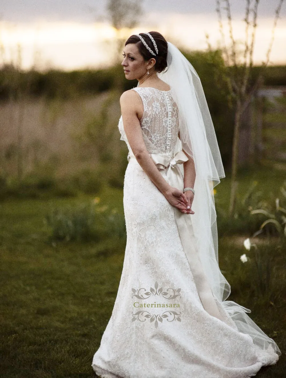 

Luxurious Crystals Beaded Mermaid Wedding Dress Deep V-Neck Court Train Bridal Dresses Lace Appliques Bridal Gowns