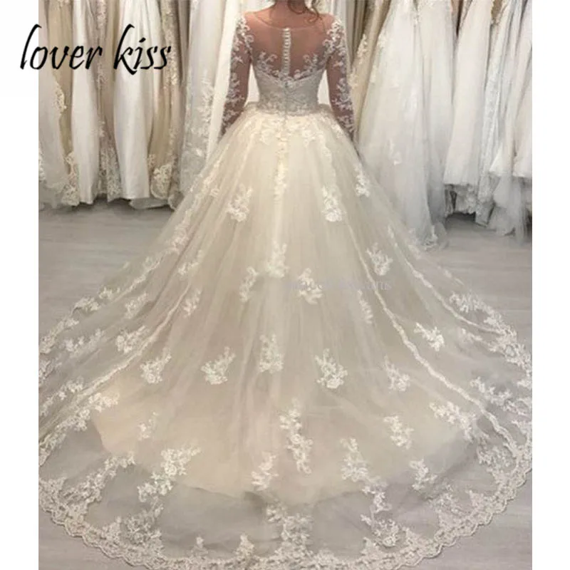 Свадебное платье с кружевной аппликацией и рукавами из тюля | Свадьбы торжества