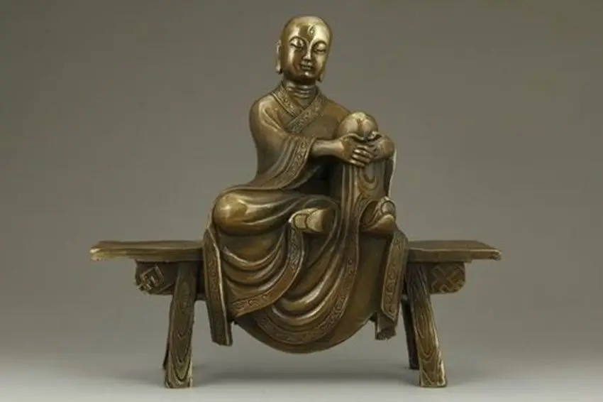 VV+++ZHIE++59++CHINESE OLD BRASS HANDWORK CARVING BENCHER BUDDHA STATUE |