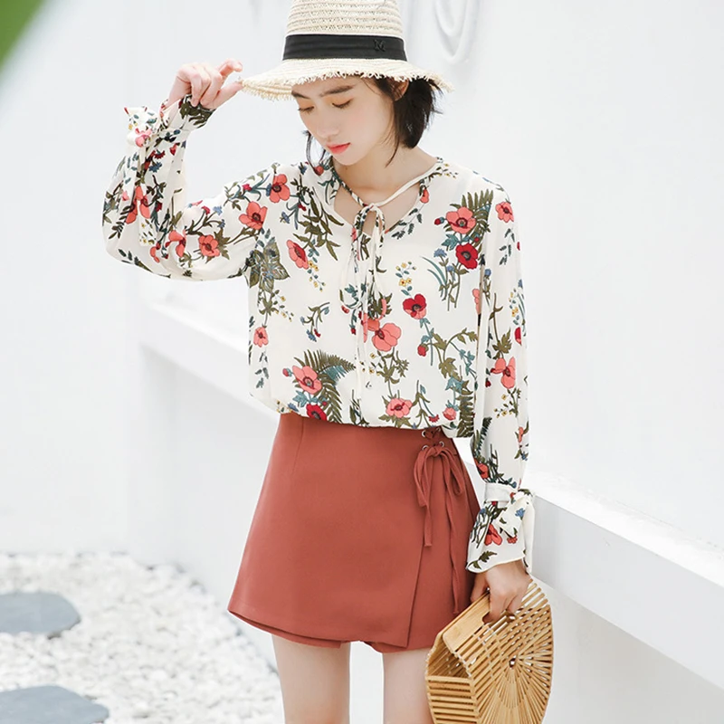 Dioufond Floral Print Shirt Bow Chiffon Blouse Women Petal Sleeve Blouses Casual V-Neck Blusas Clothing Fashion New 2017 |