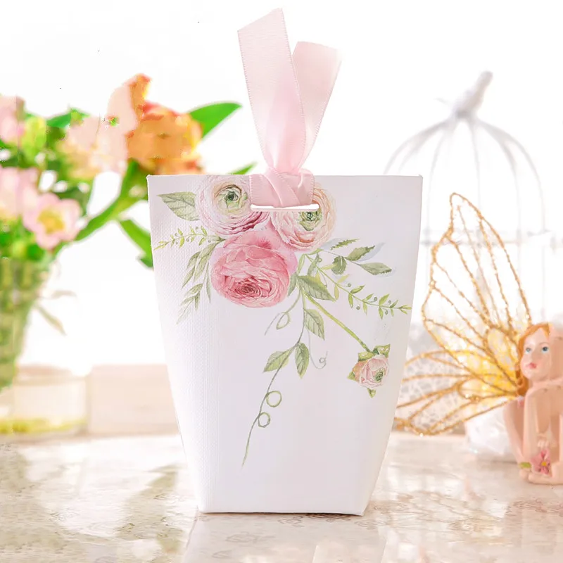 

50pcs Upscale Creative wedding gift box candy box Chocolate Box + ribbon three designs