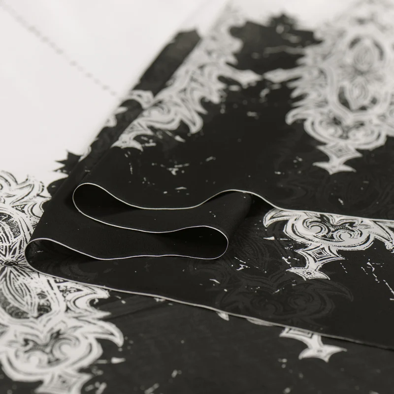 Thin and light silk georgette fabric black white art pattern scarf dress shirt wholesale cloth Дом и сад