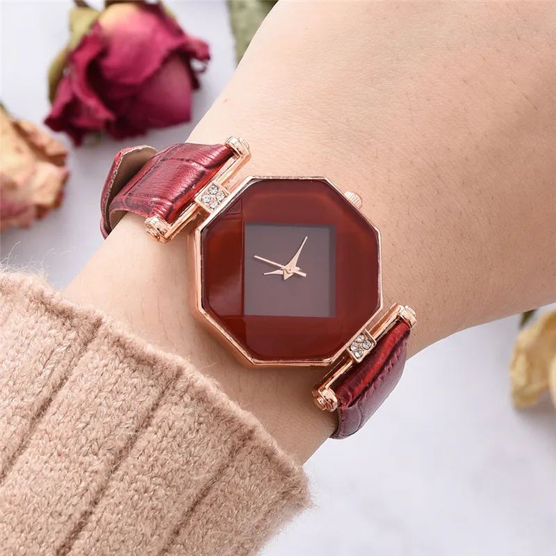 Изысканные женские часы кожаные кварцевые наручные элегантные с браслетом Montre