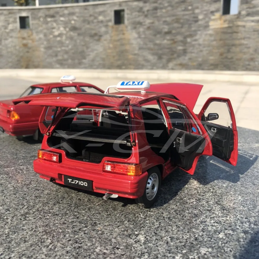 1:18 литая модель автомобиля Yiqi Chinese Tianjin Xiali Taxi TJ7100 хэтчбек (красный) + маленький