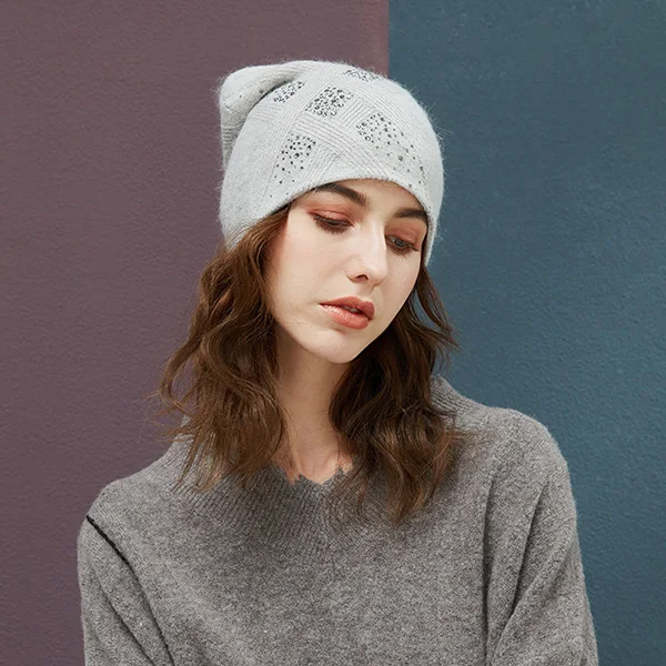 Light grey Для женщин зимние Шапки с Стразы шапочка новая брендовая теплая вязаная шапка женская Ангорского Кролика толстые осенние вязаные шапки 8 цветов - Цвет: Light grey