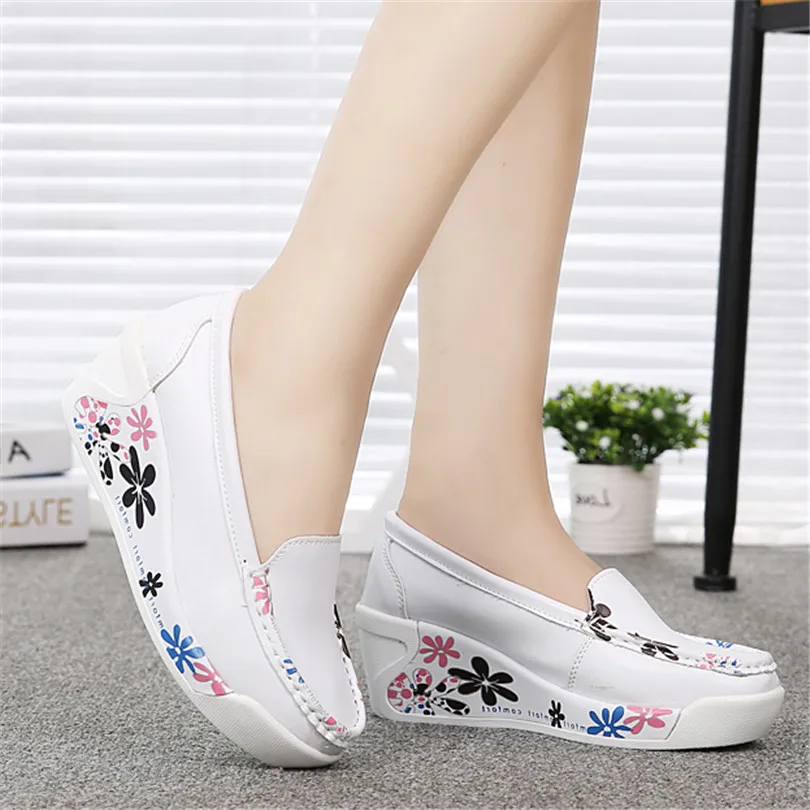 ЛИН КОРОЛЬ Моды Стиль женские Весенние Туфли Скользит Случайные Пу Кожа Качели