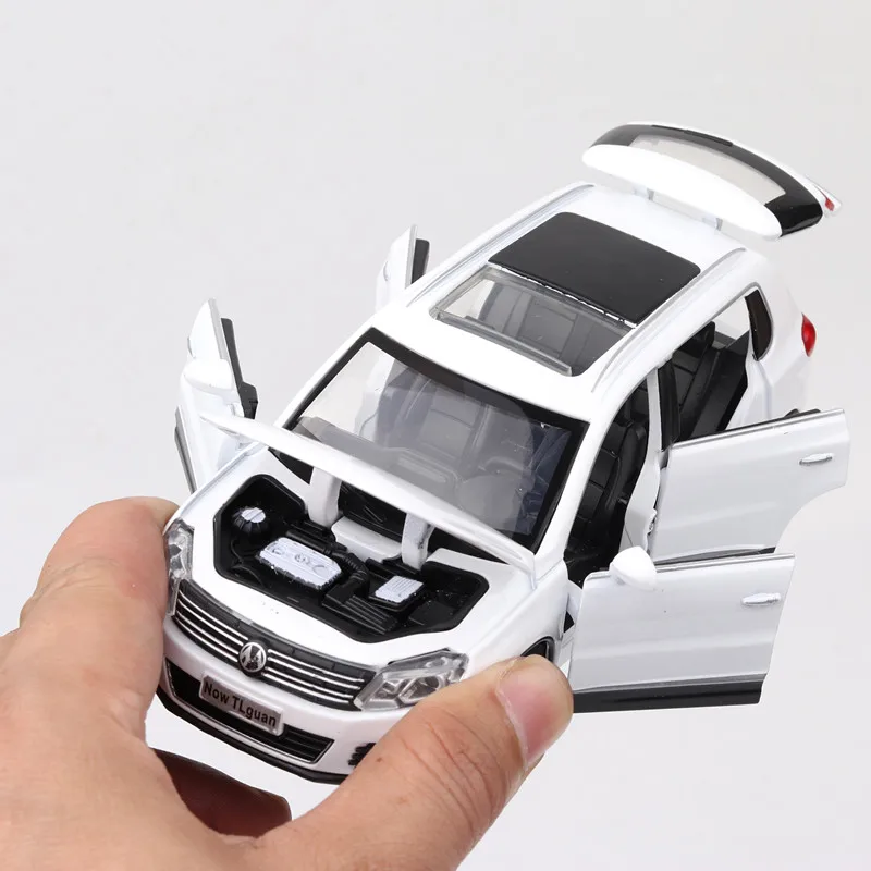 1/32 Diecasts & Toy Vehicles Tiguan модель автомобиля SUV со звуком и светильник коллекция