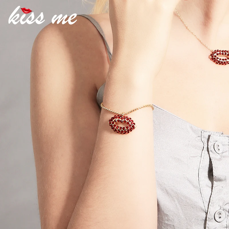 Браслет с подвеской KISS ME New Red стразы губы женский браслет 2018 экологичный сплав