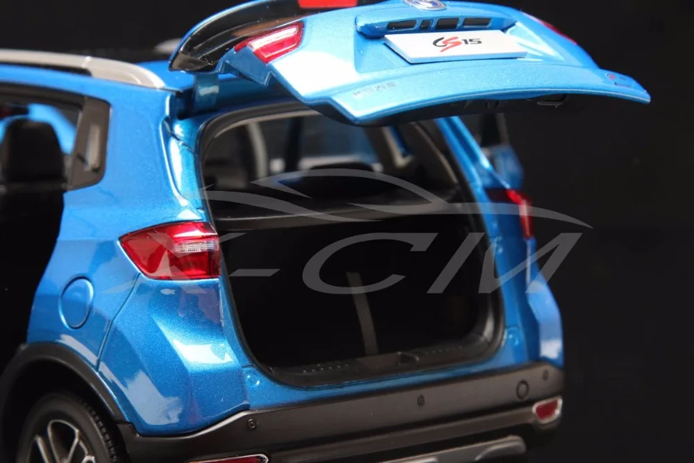 Литая под давлением модель автомобиля Changan CS15 SUV 1:18 (синий) + маленький