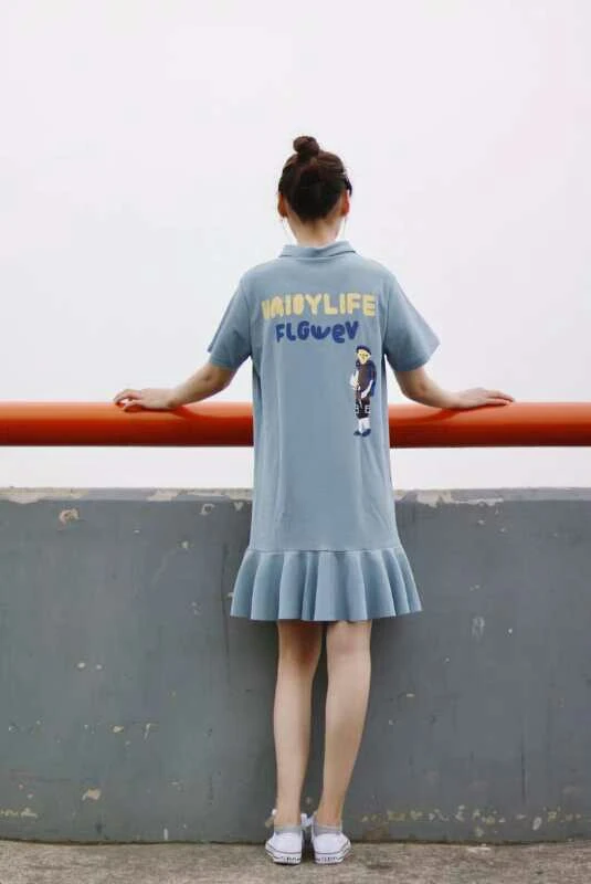 Женское платье поло с воротником свободное коротким рукавом в спортивном стиле