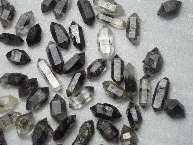 1.1 фунт 184 а натуральный черный привидение кристаллическая Кость два класса | Дом