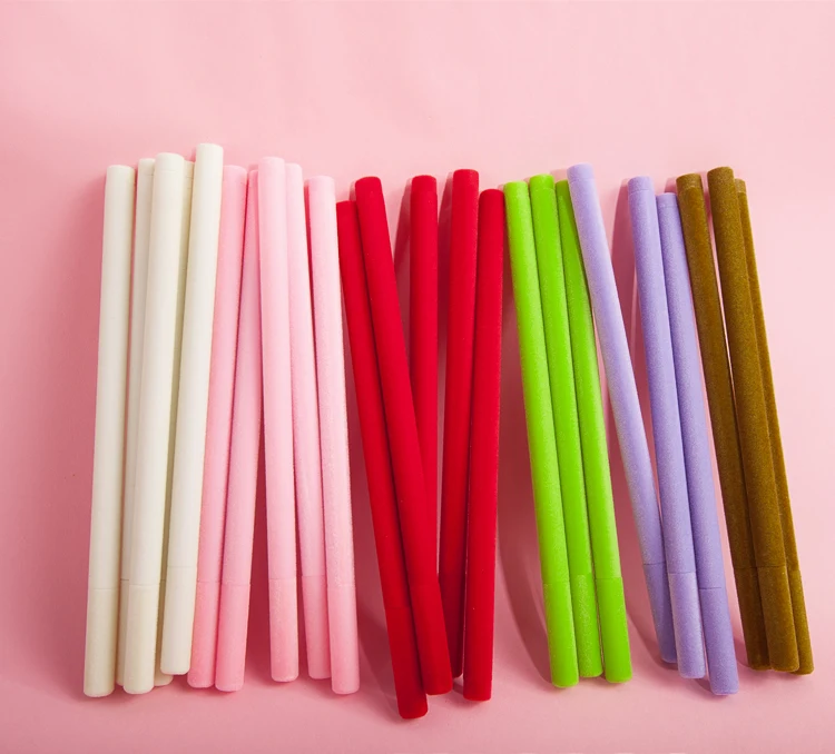 JIANWU 1pc Originality Fluffy gel pen Delicate and comfortable signature pen cute neutral pen Student pens 0.5mm