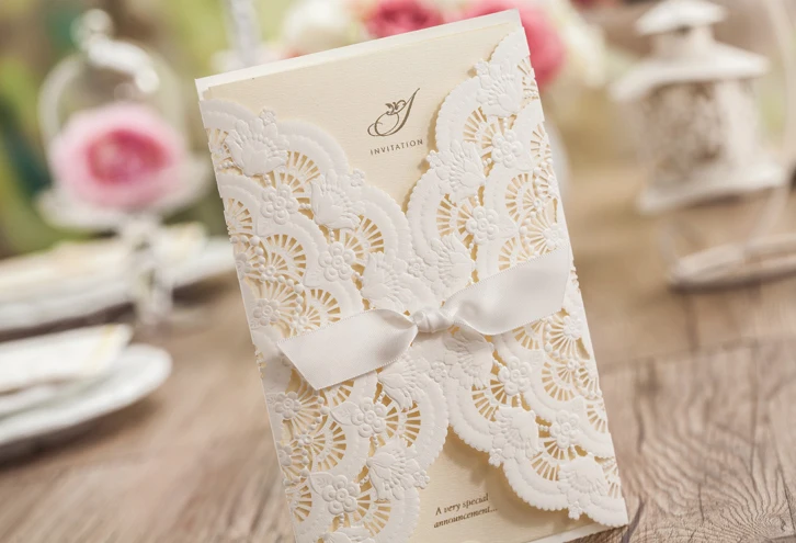 Personzlied Белый Цвет Лазерная Резка кружева цветок Свадебные Приглашения Карты с