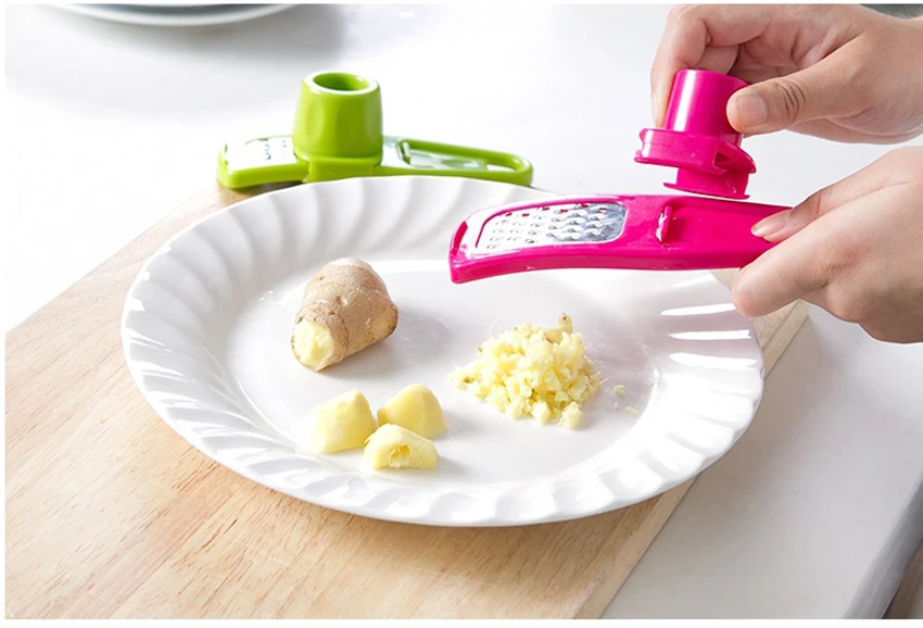 Случайный 1 шт. пластик+ чеснокодавка из нержавеющей стали измельчающая Терка чеснокодавилка Овощечистка пресс режущий инструмент, терка
