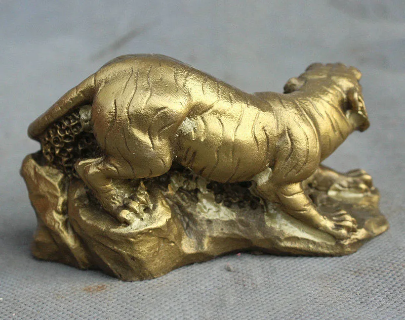 

Chinese Pure Brass Copper Roar Wild Year Zodiac Tiger FengShui Statue Figurine