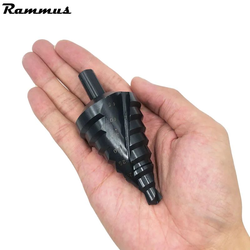 Комплект сверл по металлу лестничного типа HSS с нитридным покрытием диаметром от 10 до 45 мм для работы с древесиной.